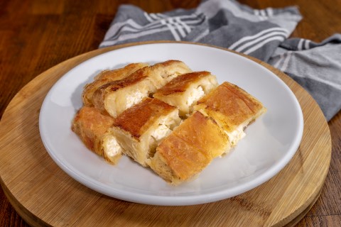 Peynirli Kol Böreği