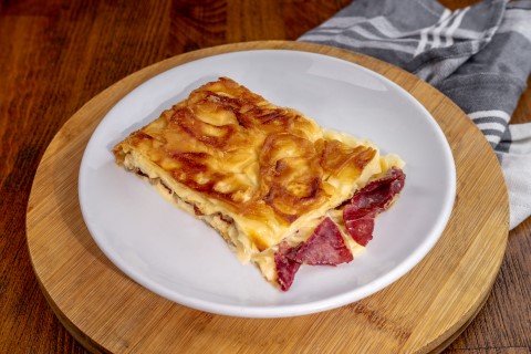 Pastırmalı Kaşarlı Su Böreği