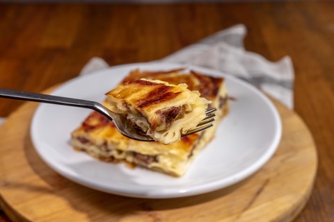 Kavurmalı Kaşarlı Su Böreği