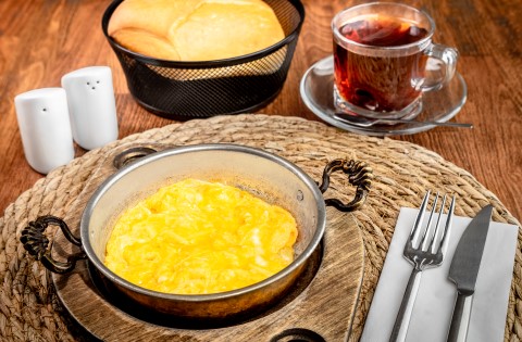 Sade Sahanda Yumurta