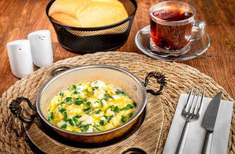 Peynirli Sahanda Yumurta